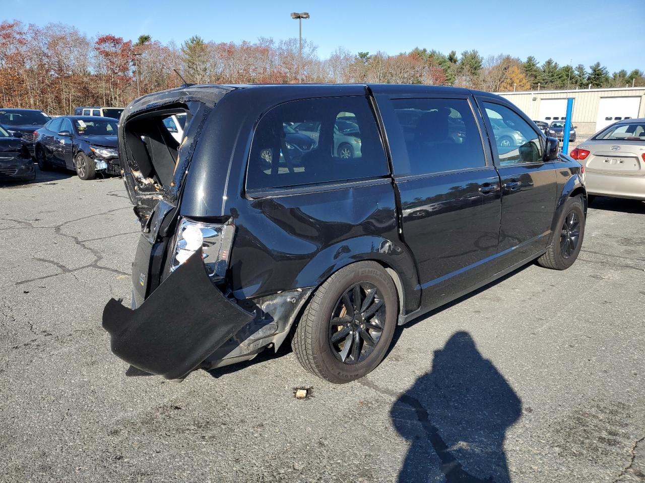 2019 Dodge Caravan VIN 2C4RDGEG9KR769521 Copart auction photo, rear end / side damage thumbnail 3
