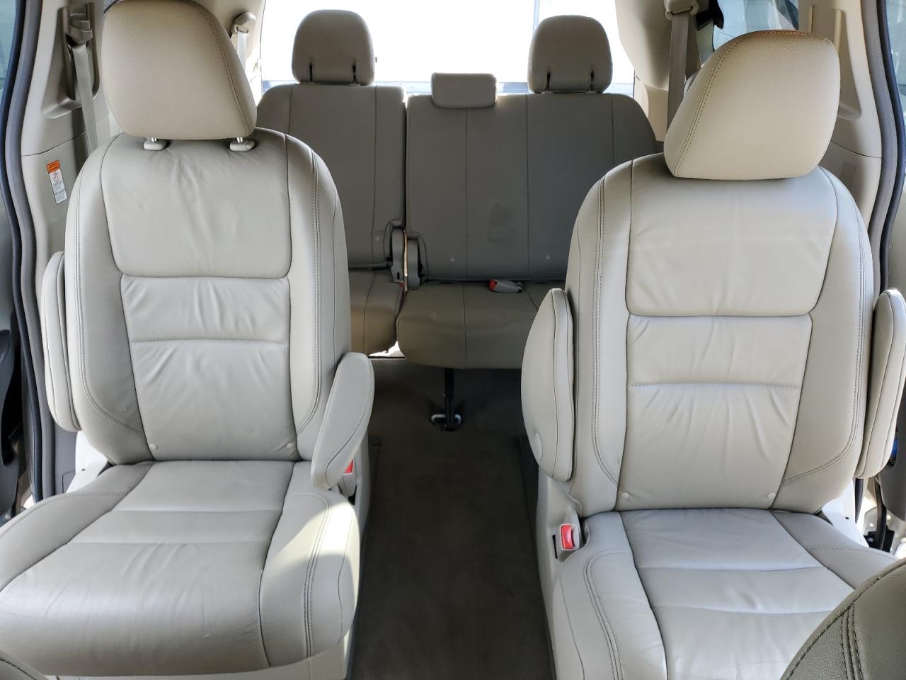 2016 Toyota Sienna VIN 5TDDK3DC8GS131573 Copart auction photo, front end damage thumbnail 10