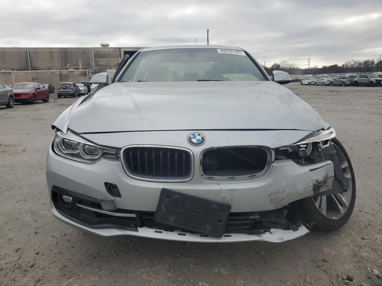 2018 BMW 3er VIN WBA8B9C56JK677498 Copart auction photo, front end / side damage thumbnail 5