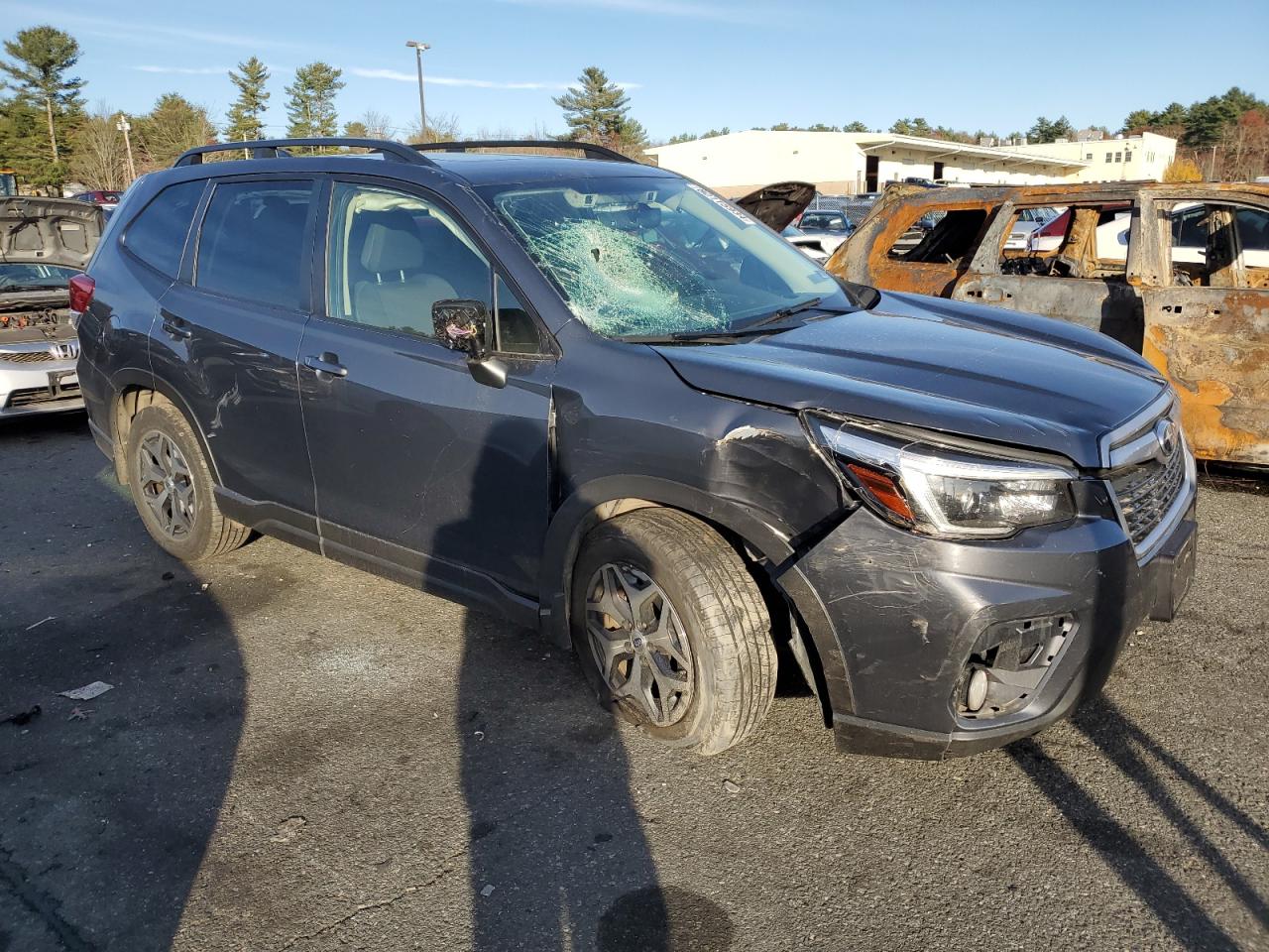 2021 Subaru Forester VIN JF2SKAJC3MH530697 Copart auction photo, front end / minor dent/scratches damage thumbnail 4