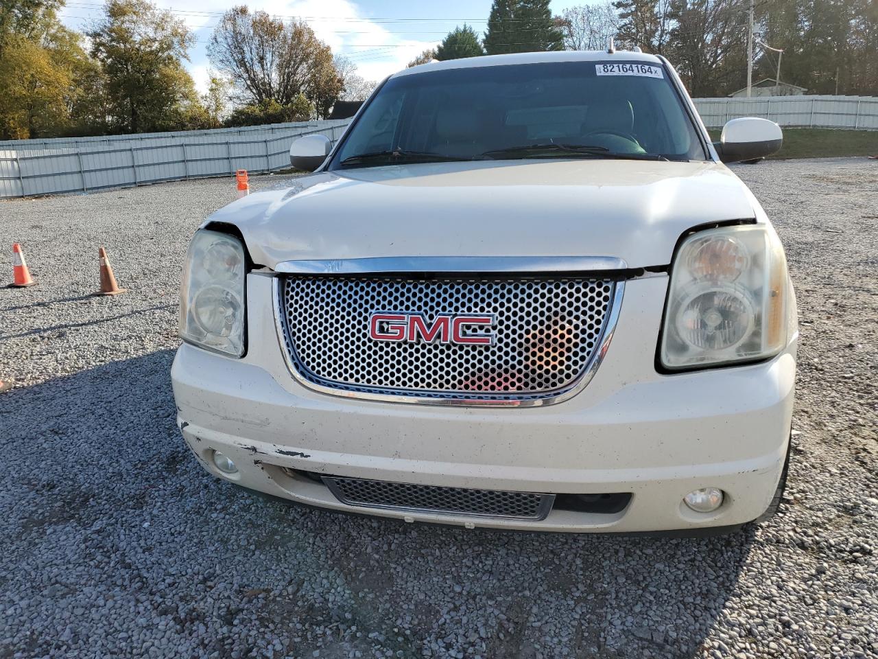 2011 GMC Yukon VIN 1GKS1MEF4BR369280 Copart auction photo, front end damage thumbnail 5