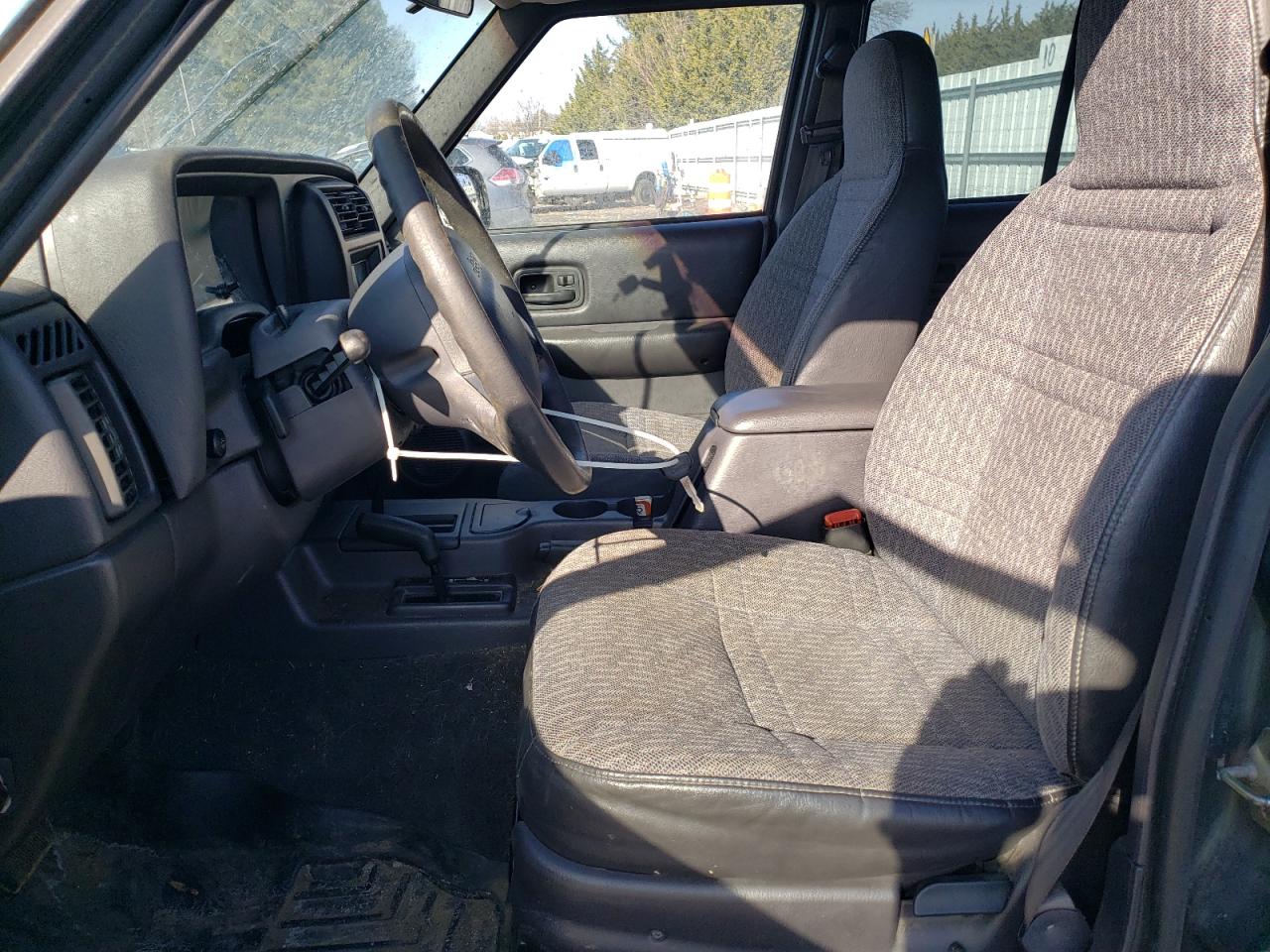 1999 Jeep Grand Cherokee VIN 1J4FF28S3XL551875 Copart auction photo, front end / undercarriage damage thumbnail 7