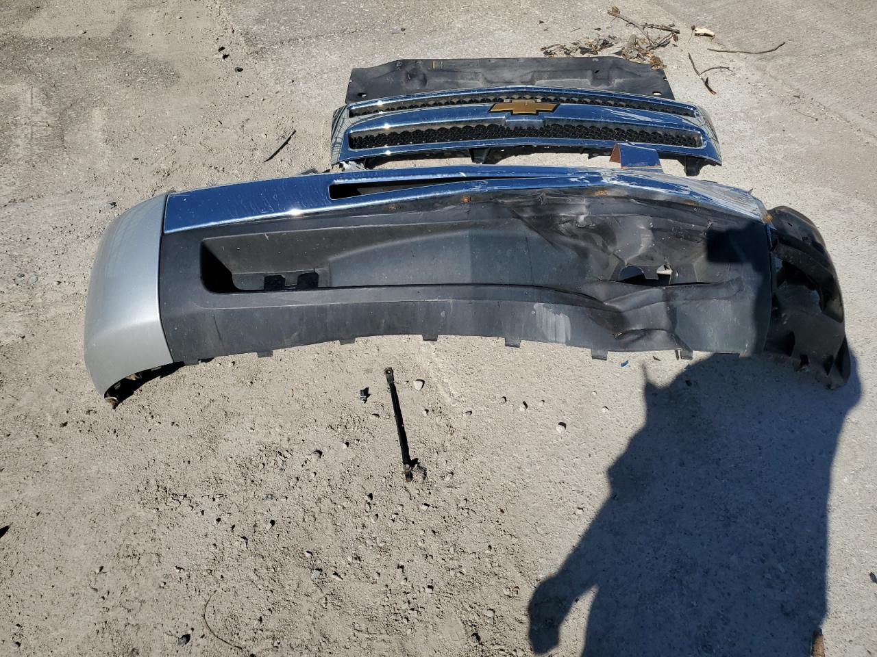 2011 Chevrolet Silverado VIN 3GCPKREA2BG202206 Copart auction photo, front end damage thumbnail 14