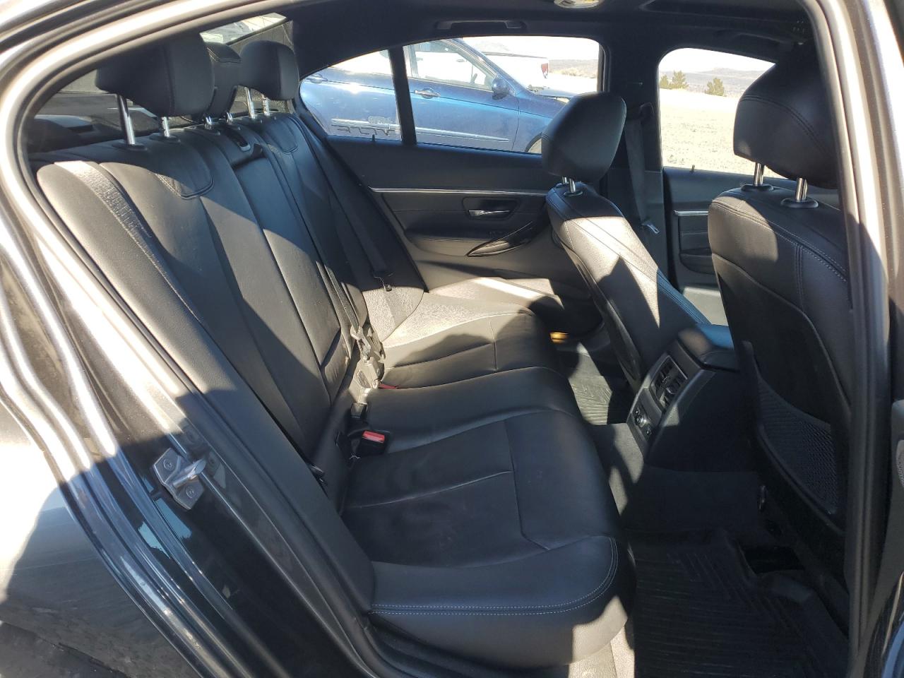 2016 BMW 3er VIN WBA8B7G57GNT14438 Copart auction photo, all over damage thumbnail 11
