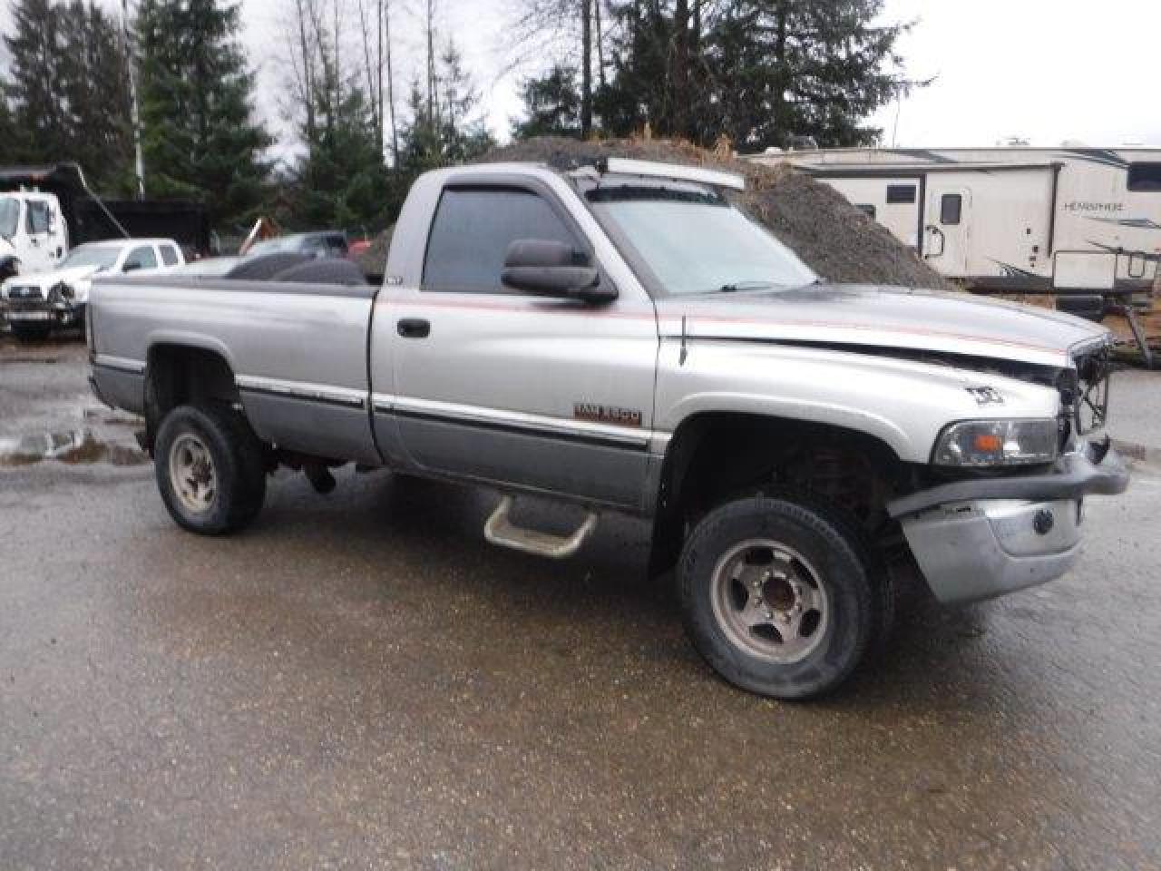 1994 Dodge RAM VIN 1B7KF26C8RS684267 Copart auction photo, front end / all over damage thumbnail 4