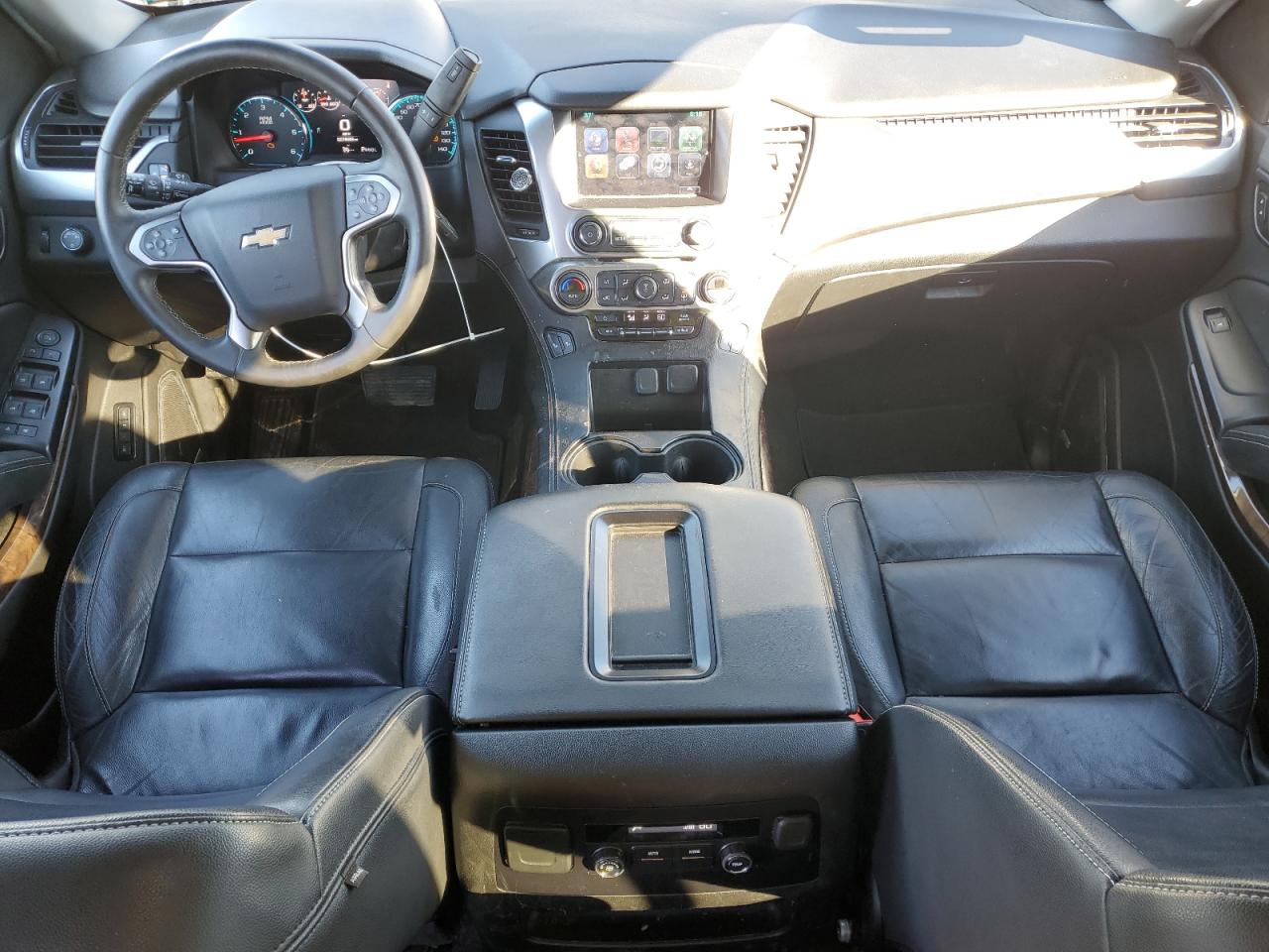 2017 Chevrolet Suburban VIN 1GNSKHKCXHR327349 Copart auction photo, normal wear damage thumbnail 8
