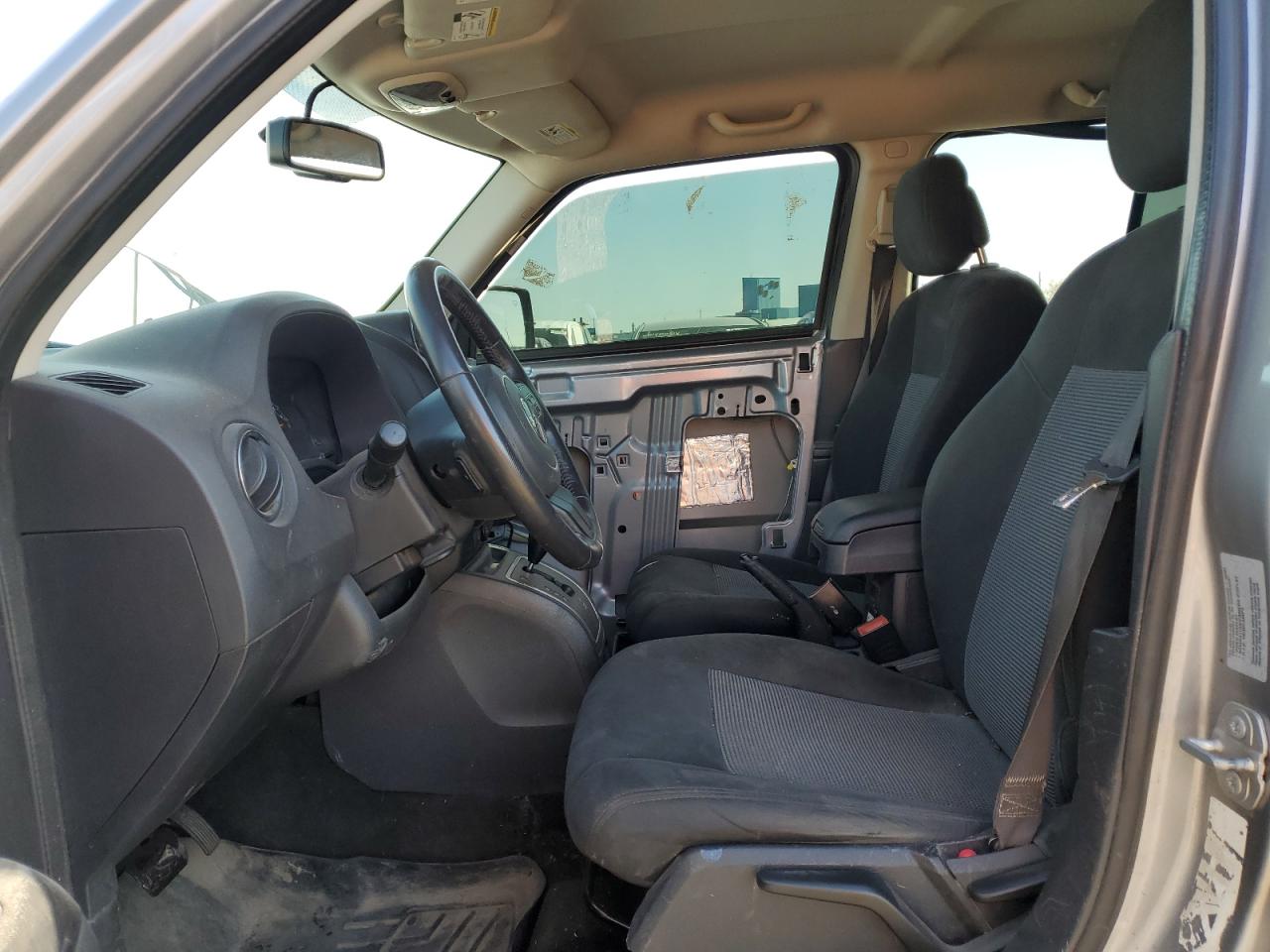 2017 Jeep Liberty (Patriot) VIN 1C4NJRFB7HD158985 Copart auction photo, front end / side damage thumbnail 7