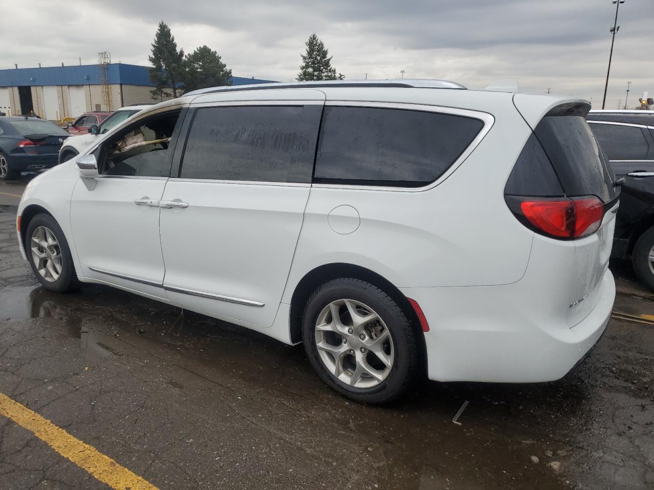 2018 Chrysler Pacifica VIN 2C4RC1GG4JR269147 Copart auction photo, burn - interior damage thumbnail 2