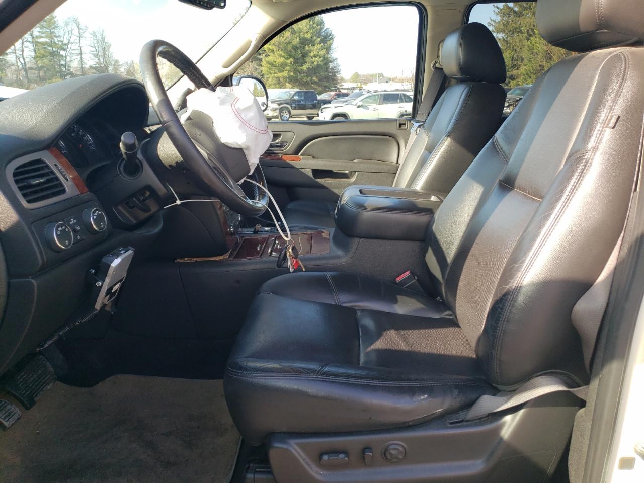 2012 Chevrolet Avalanche VIN 3GNTKGE77CG108032 Copart auction photo, front end / minor dent/scratches damage thumbnail 7