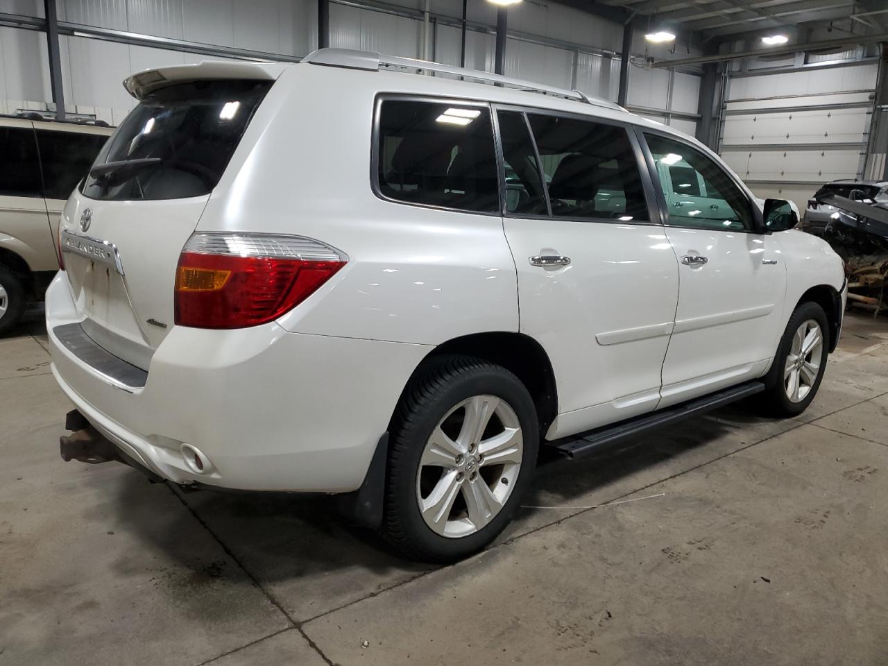 2010 Toyota Highlander VIN 5TDDK3EH5AS011781 Copart auction photo, front end damage thumbnail 3
