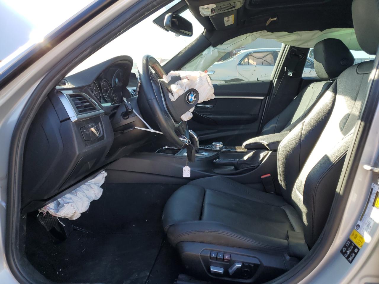 2016 BMW 3er VIN WBA8E3G50GNU04840 Copart auction photo, front end / minor dent/scratches damage thumbnail 7