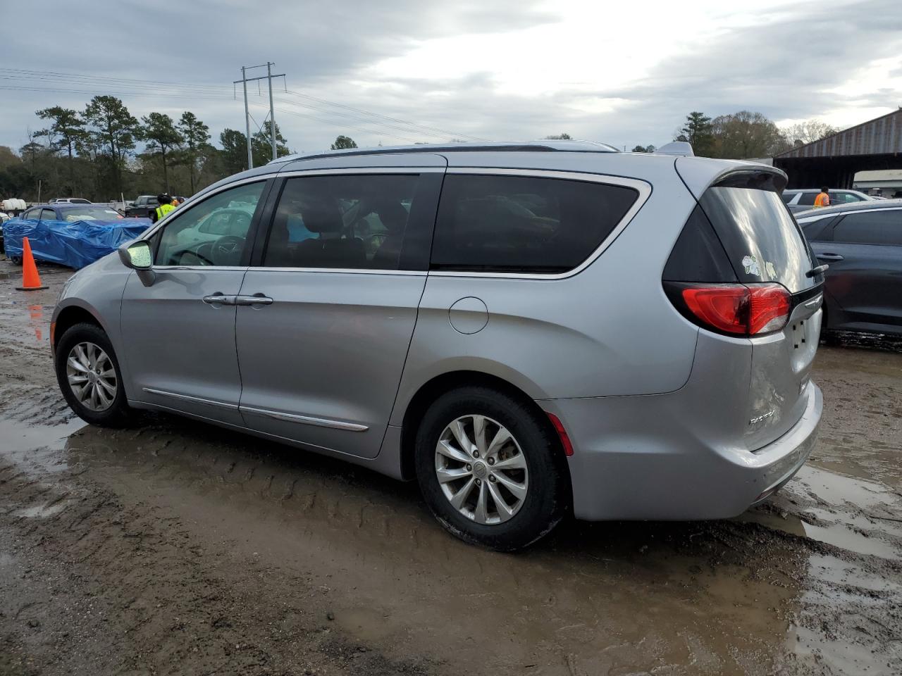 2018 Chrysler Pacifica VIN 2C4RC1BG0JR119558 Copart auction photo, side damage thumbnail 2