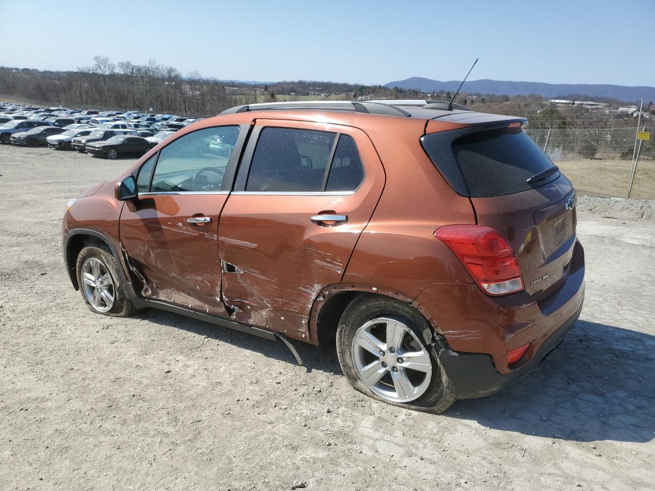 2019 Chevrolet Trax VIN 3GNCJPSB8KL306913 Copart auction photo, side / minor dent/scratches damage thumbnail 2