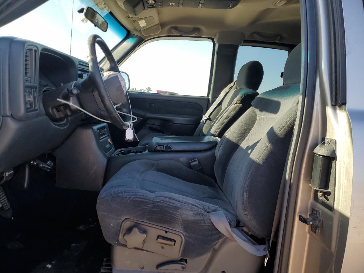 2000 Chevrolet Silverado VIN 1GCFC29U7YE331000 Copart auction photo, front end / minor dent/scratches damage thumbnail 7