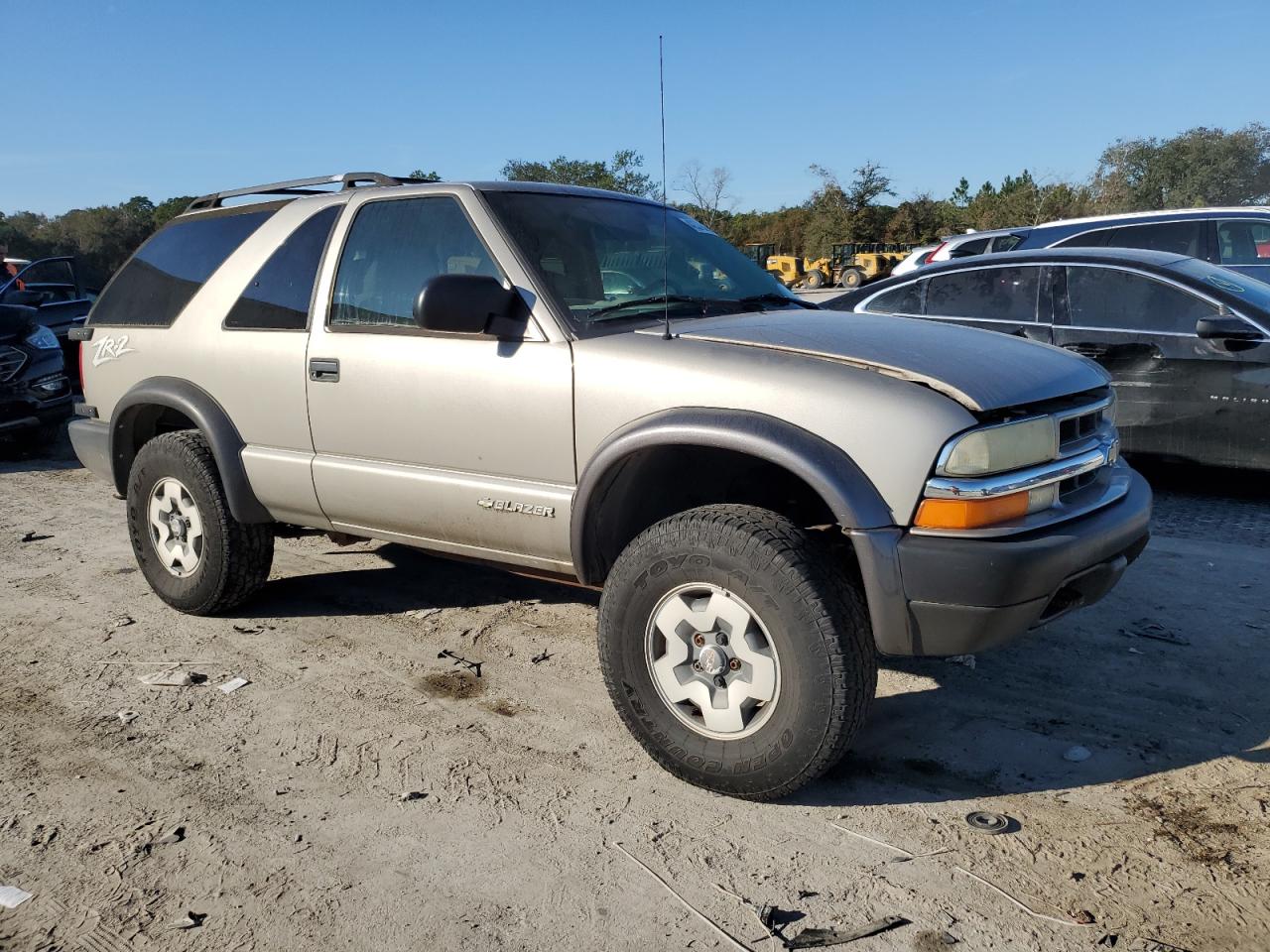 2004 Chevrolet Blazer VIN 1GNCT18X94K116116 Copart auction photo, normal wear damage thumbnail 4