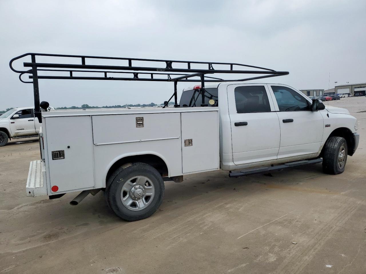 2018 RAM 2500 VIN 3C6UR5HJ2JG279165 Copart auction photo, front end / hail damage thumbnail 3