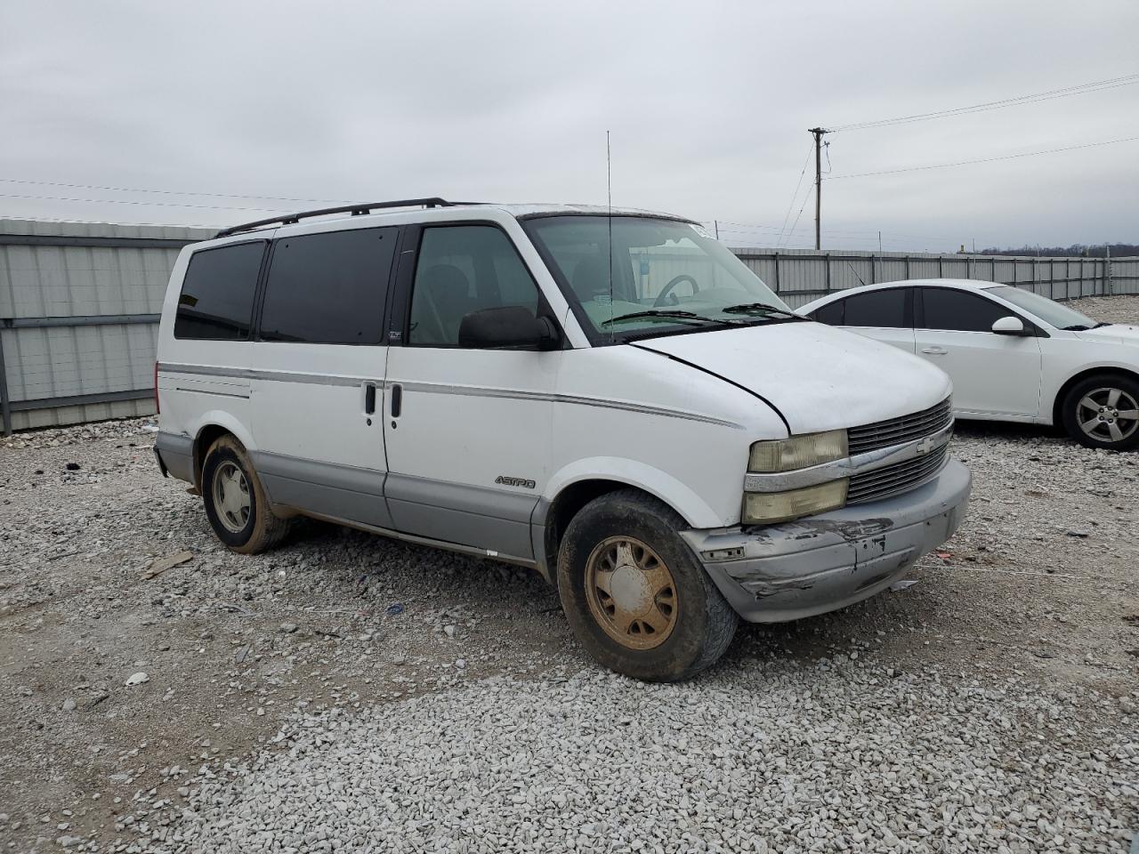 1997 Chevrolet Astro VIN 1GNDM19WXVB205587 Copart auction photo, front end damage thumbnail 4