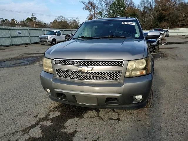 2009 Chevrolet Suburban VIN 1GNFC36009R147574 Copart auction photo, side / minor dent/scratches damage thumbnail 11