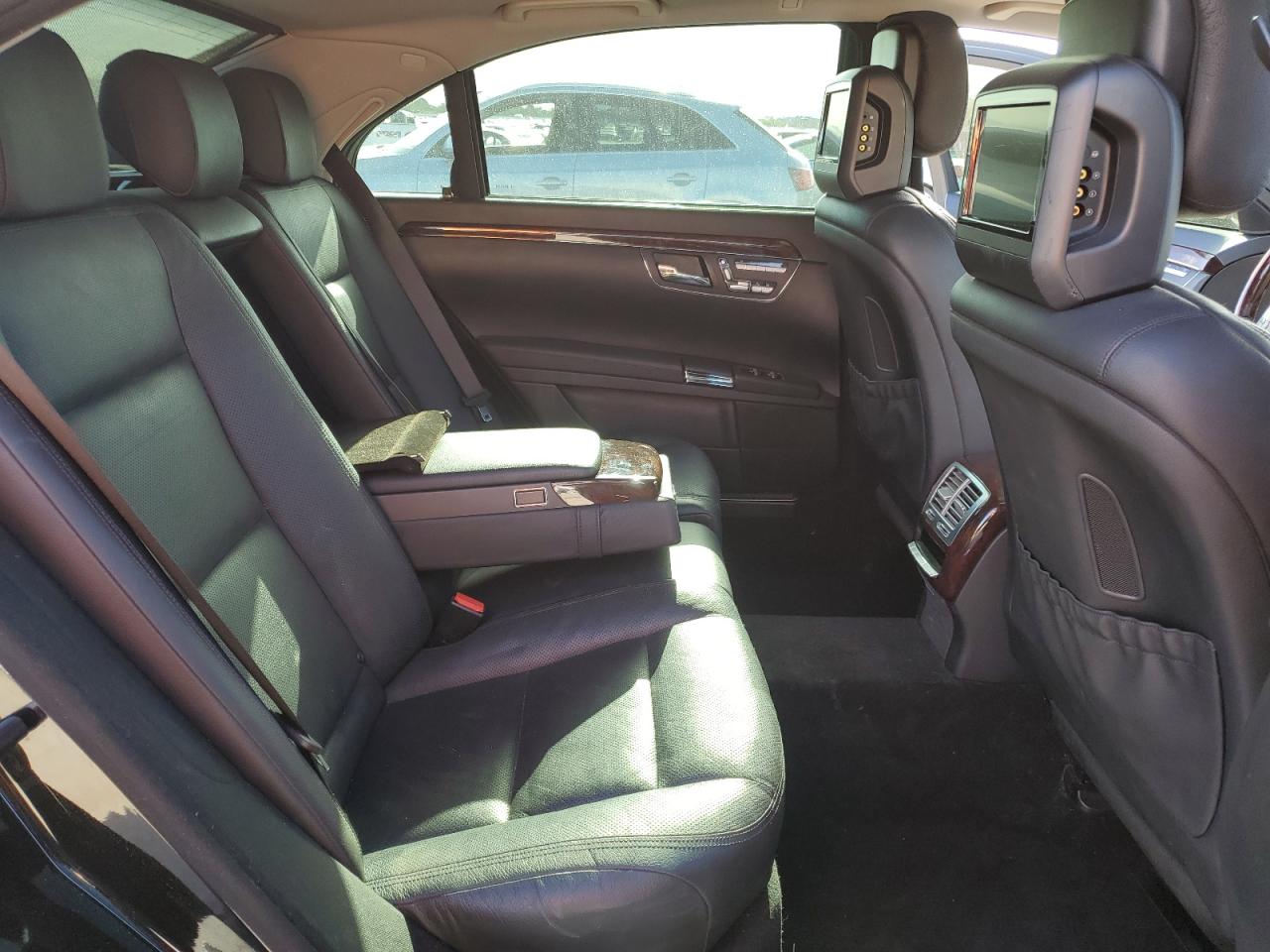 2011 Mercedes-Benz S-klasse VIN WDDNG8GB9BA362922 Copart auction photo, burn - engine damage thumbnail 10