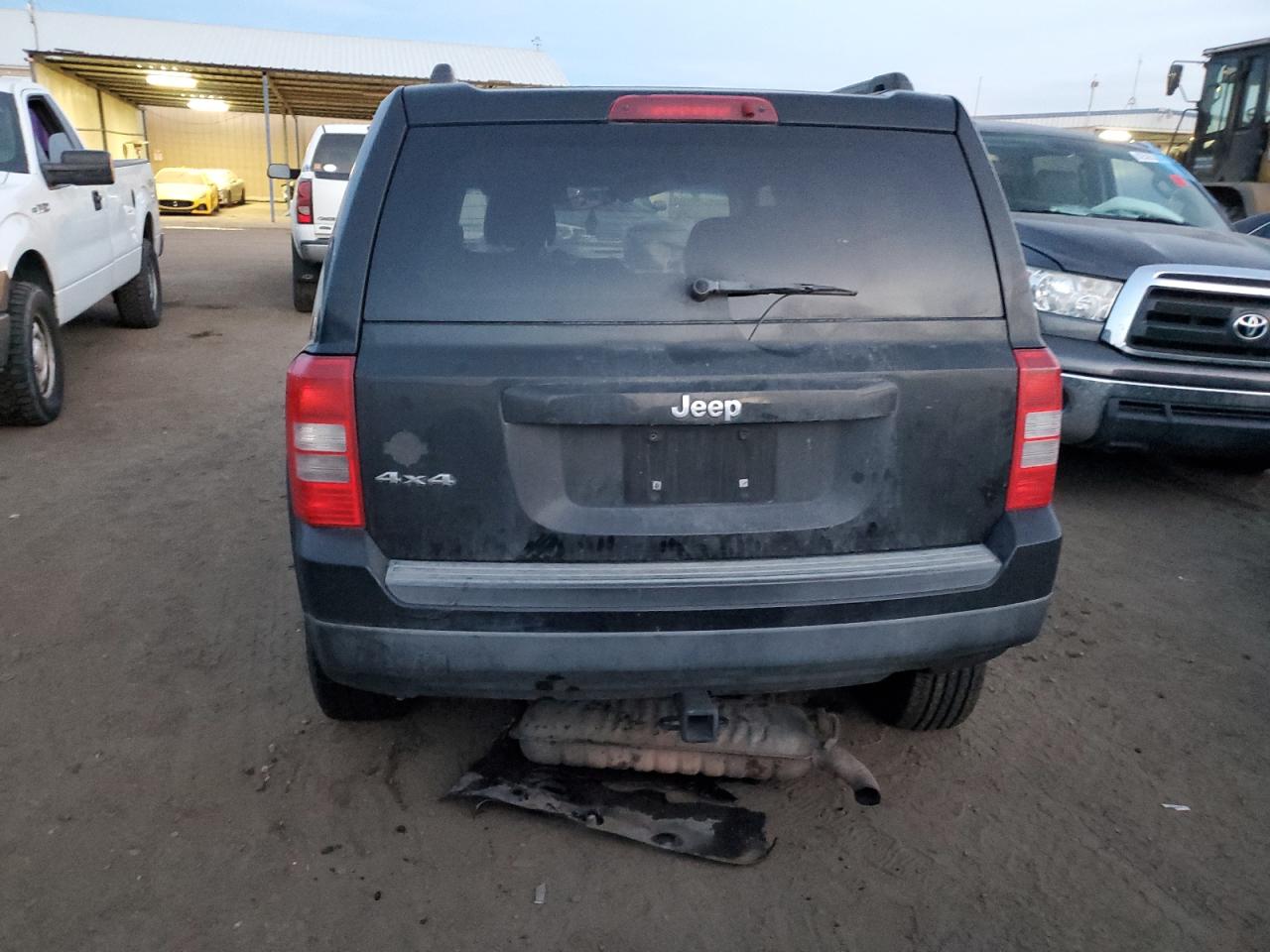 2014 Jeep Liberty (Patriot) VIN 1C4NJRBB3ED572783 Copart auction photo, all over damage thumbnail 6