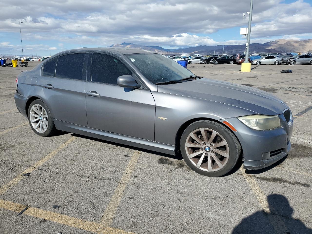 2011 BMW 3er VIN WBAPH5G55BNM77595 Copart auction photo, rear end / minor dent/scratches damage thumbnail 4