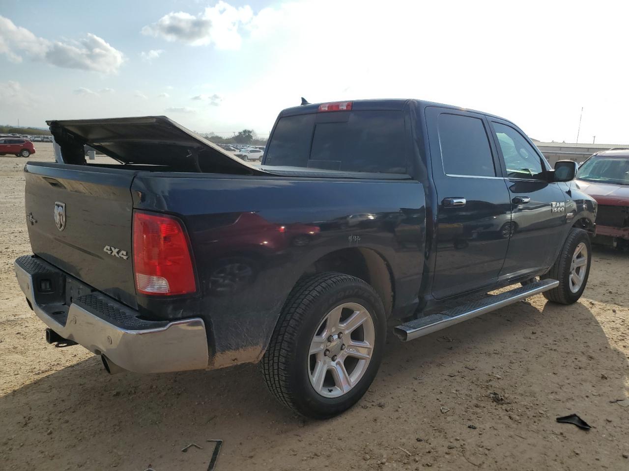 2018 RAM 1500 VIN 1C6RR7LT8JS152441 Copart auction photo, front end / minor dent/scratches damage thumbnail 3