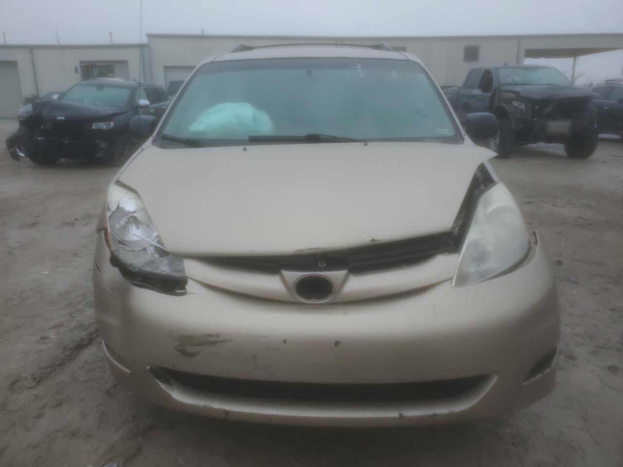 2007 Toyota Sienna VIN 5TDZK23C67S041906 Copart auction photo, front end damage thumbnail 5