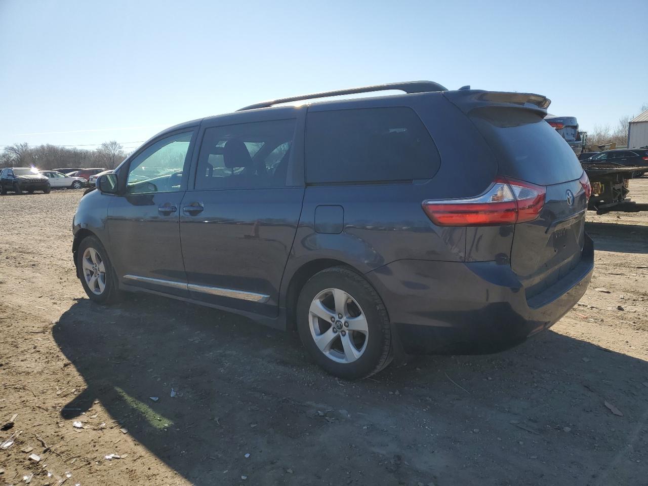 2018 Toyota Sienna VIN 5TDKZ3DCXJS910757 Copart auction photo, front end damage thumbnail 2