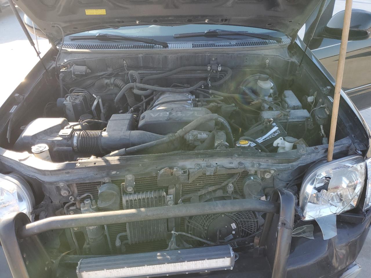 2002 Toyota Sequoia VIN 5TDZT38A82S126653 Copart auction photo, front end damage thumbnail 12