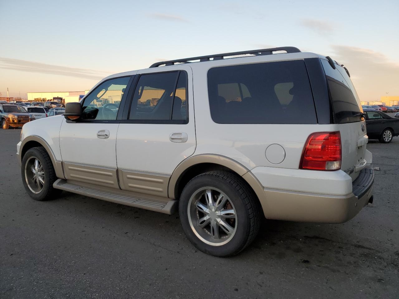 2006 Ford Expedition VIN 1FMFU18536LA89330 Copart auction photo, front end damage thumbnail 2