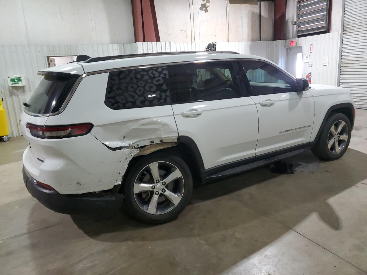 2021 Jeep Grand Cherokee VIN 1C4RJKBG5M8202561 Copart auction photo, rear end / minor dent/scratches damage thumbnail 3