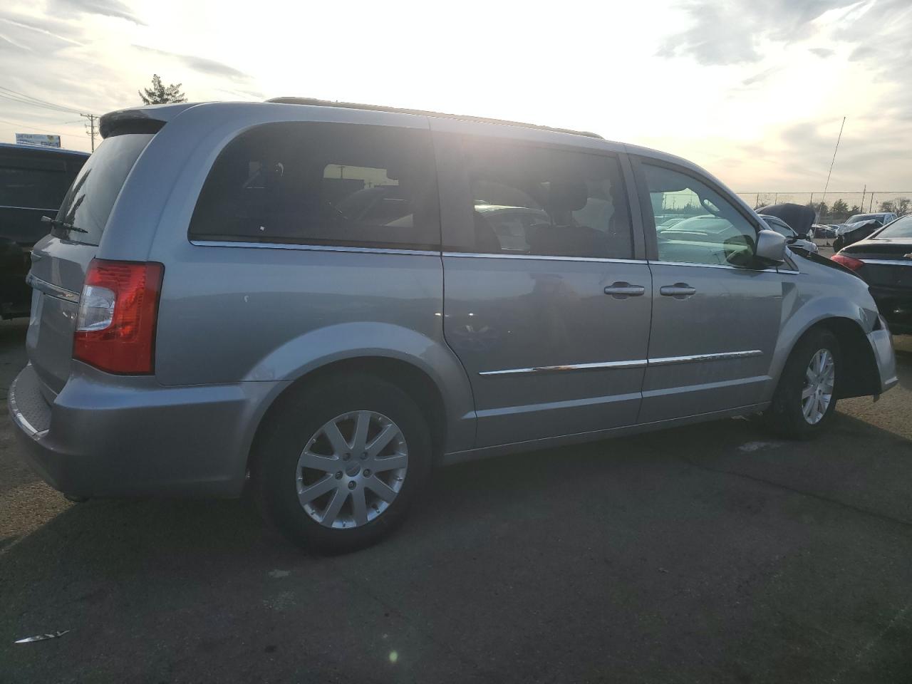 2014 Chrysler Town & Country VIN 2C4RC1BG7ER236592 Copart auction photo, front end damage thumbnail 3