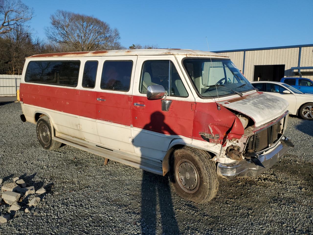 1991 GMC RALLY WAGON VIN 2GJGG39K4M4513706 Copart auction photo, all over damage thumbnail 4