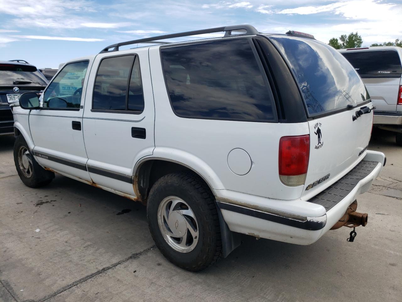 1996 Chevrolet Blazer VIN 1GNDT13W4T2295876 Copart auction photo, front end / rear end damage thumbnail 2