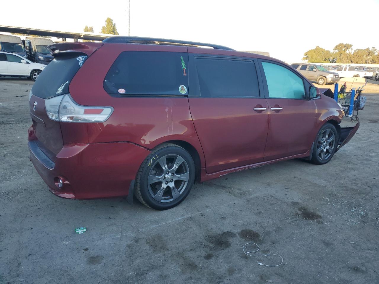 2017 Toyota Sienna VIN 5TDXZ3DC9HS833637 Copart auction photo, front end damage thumbnail 3