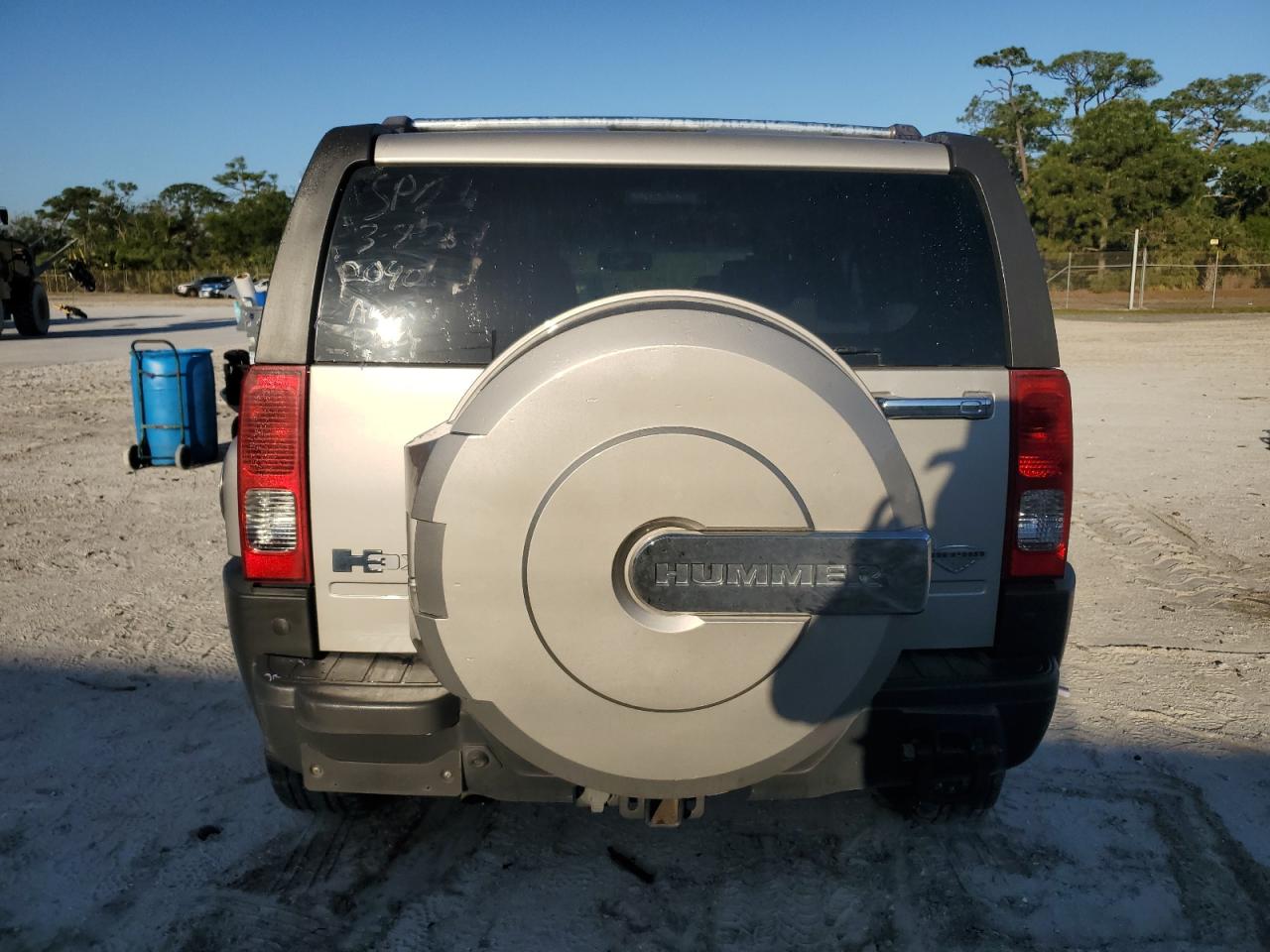 2009 Hummer H3 VIN 5GTEN13LX98104327 Copart auction photo, side / undercarriage damage thumbnail 6