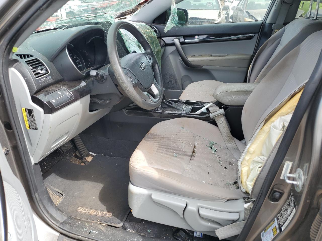 2015 KIA Sorento VIN 5XYKTDA77FG620706 Copart auction photo, all over damage thumbnail 7