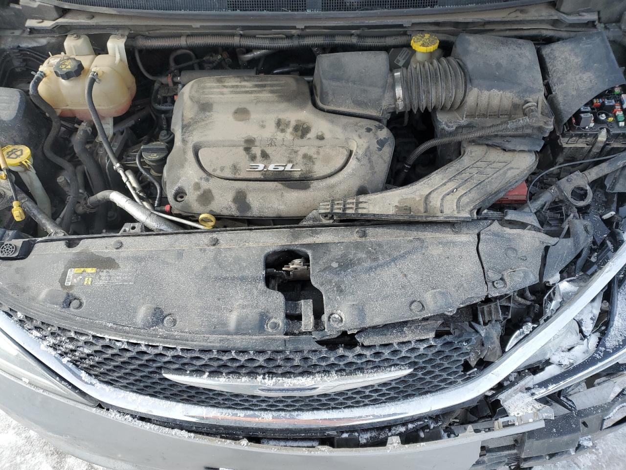 2017 Chrysler Pacifica VIN 2C4RC1BG0HR670194 Copart auction photo, front end / minor dent/scratches damage thumbnail 12