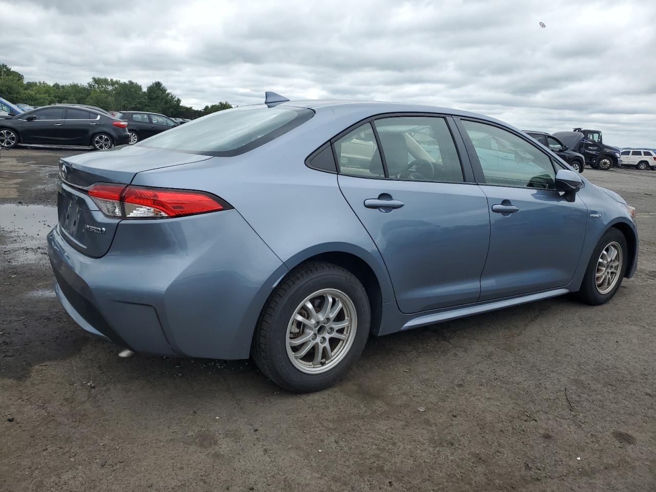 2021 Toyota Corolla VIN JTDEAMDE7MJ025588 Copart auction photo, front end / side damage thumbnail 3