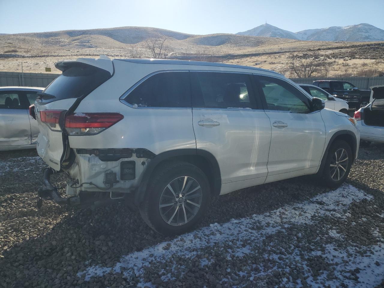 2017 Toyota Highlander VIN 5TDJZRFH2HS396825 Copart auction photo, rear end damage thumbnail 3