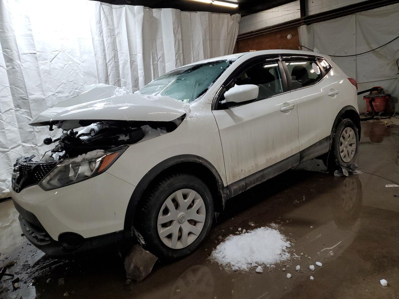 2017 Nissan Rogue VIN JN1BJ1CR8HW105421