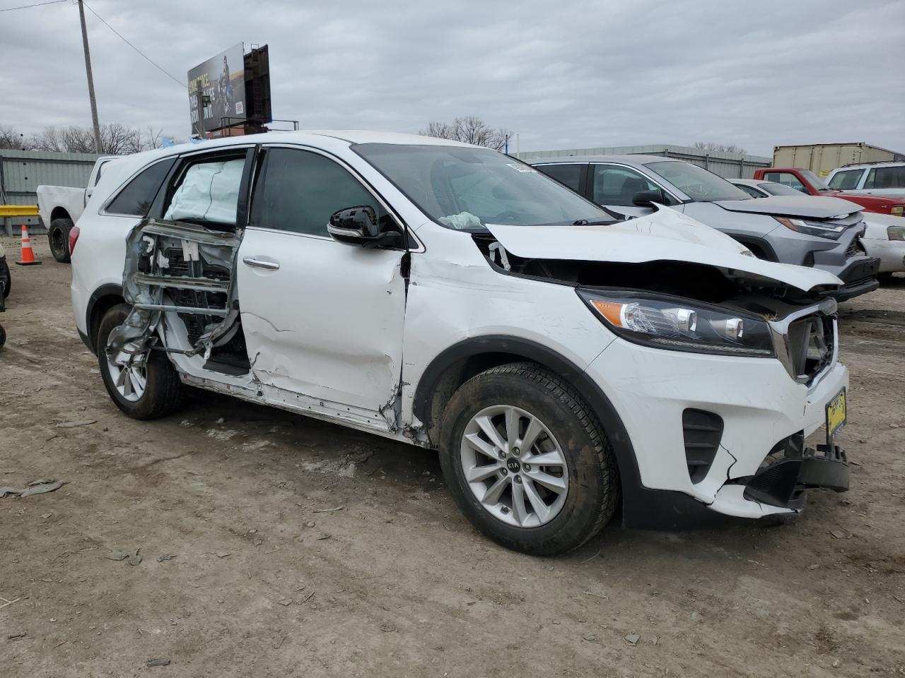 2020 KIA Sorento VIN 5XYPG4A38LG678665 Copart auction photo, front end / side damage thumbnail 4