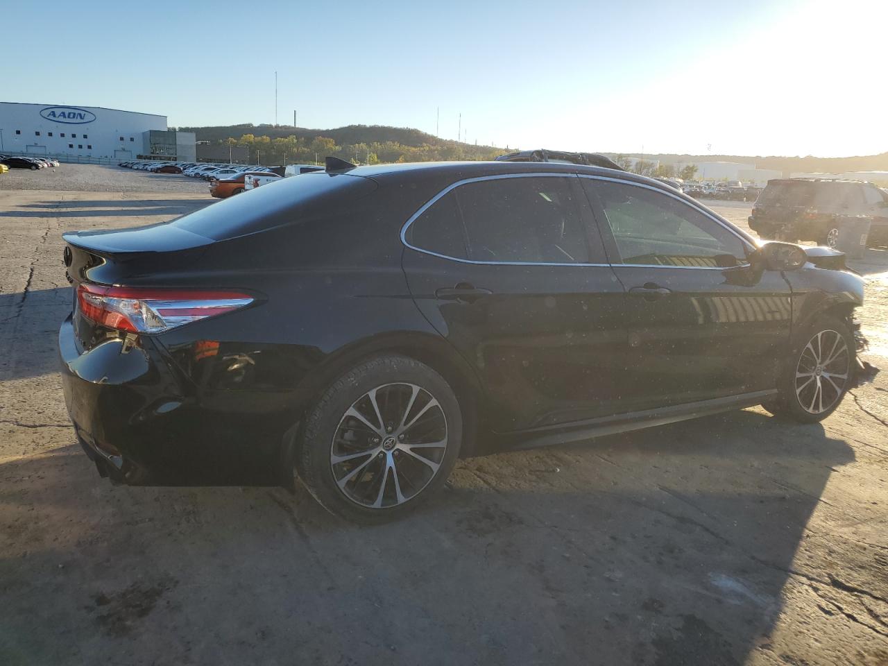 2020 Toyota Camry VIN 4T1M11AK2LU389771 Copart auction photo, front end / minor dent/scratches damage thumbnail 3