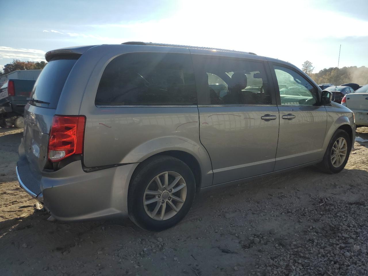 2019 Dodge Caravan VIN 2C4RDGCG5KR672027 Copart auction photo, rear end / minor dent/scratches damage thumbnail 3
