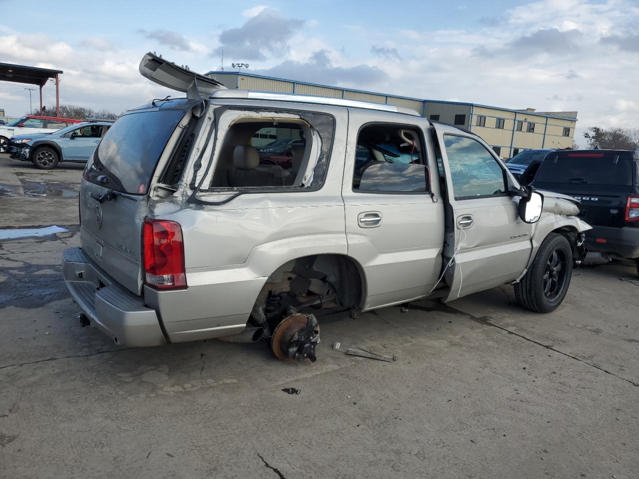 2005 Cadillac Escalade VIN 1GYEC63T05R139094 Copart auction photo, all over / missing/altered vin damage thumbnail 3