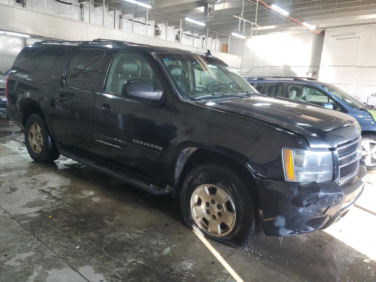2012 Chevrolet Suburban VIN 1GNSKJE75CR291407 Copart auction photo, front end / side damage thumbnail 4