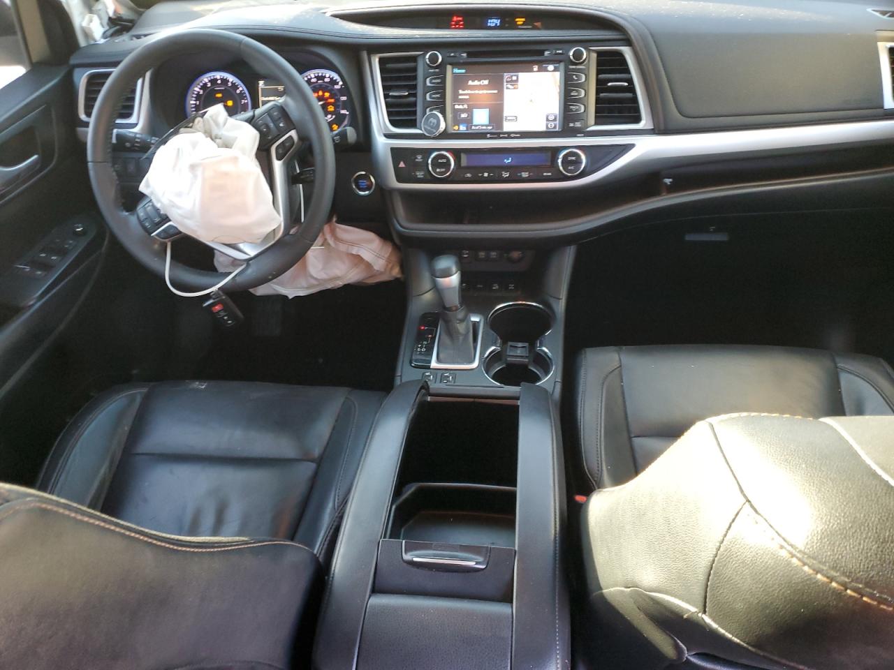 2017 Toyota Highlander VIN 5TDJZRFH8HS413885 Copart auction photo, front end / side damage thumbnail 8