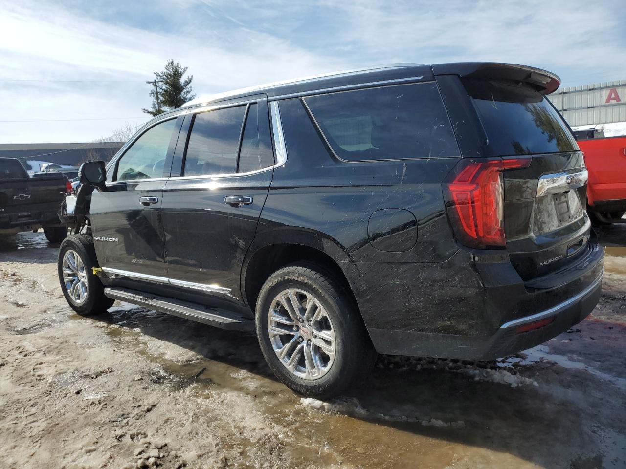 2021 GMC Yukon VIN 1GKS2BKD2MR117308 Copart auction photo, front end / side damage thumbnail 2