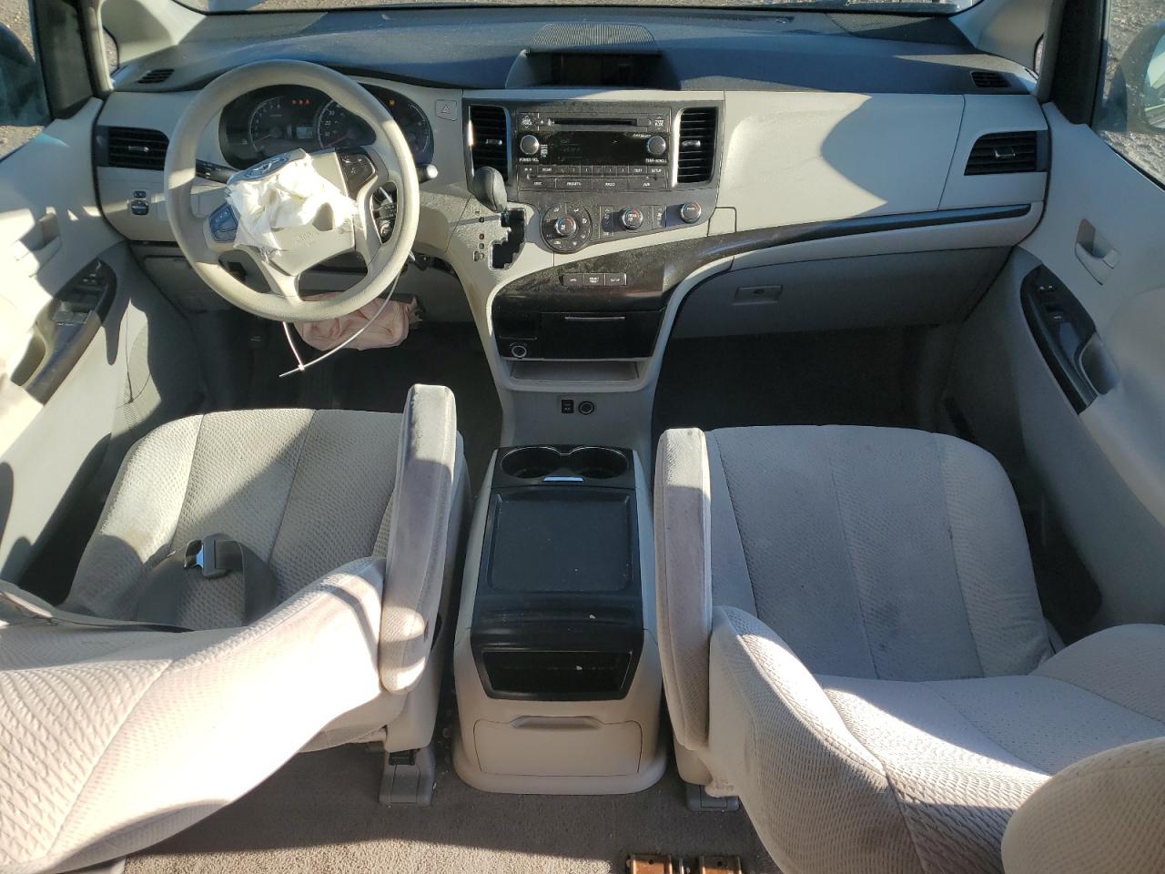 2011 Toyota Sienna VIN 5TDKK3DC3BS036922 Copart auction photo, front end / side damage thumbnail 8