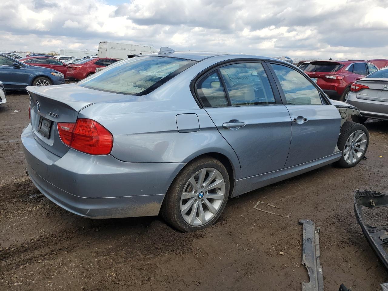 2011 BMW 3er VIN WBAPK7C57BF086641 Copart auction photo, front end damage thumbnail 3
